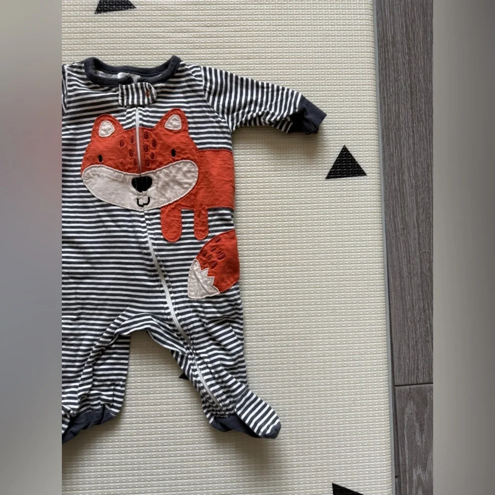Gerber|Baby gender neutral Black & White Striped Fox long sleeve footies•Novelty